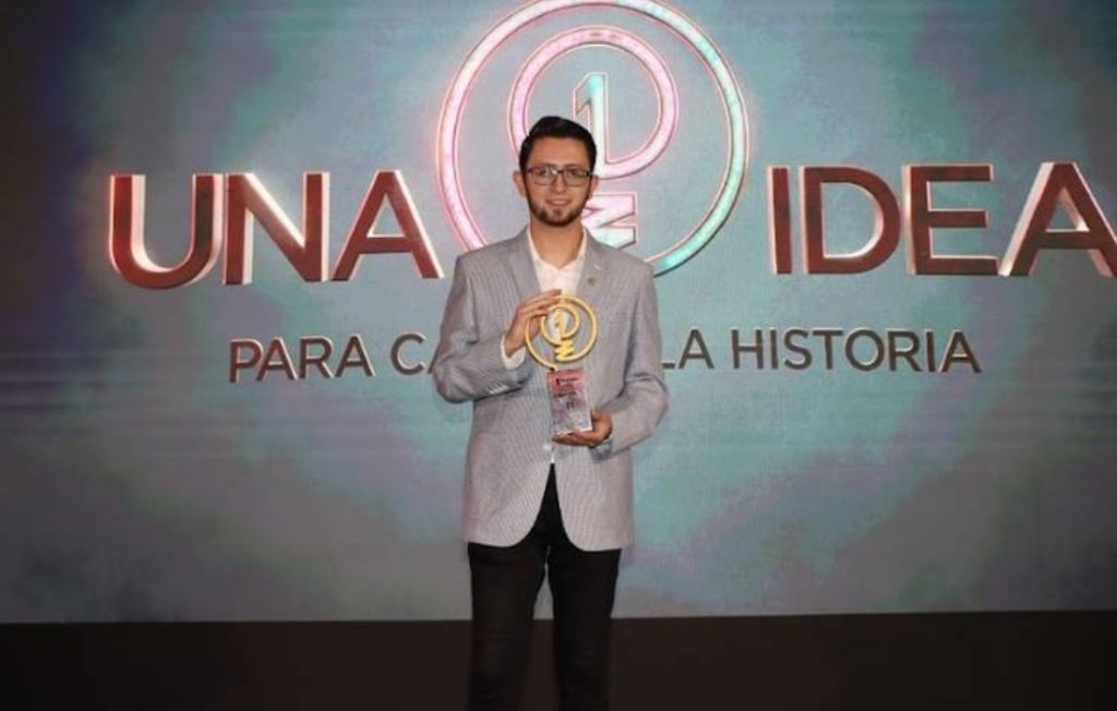 Arián Marín Tapia gana concurso con una solución a la ceguera