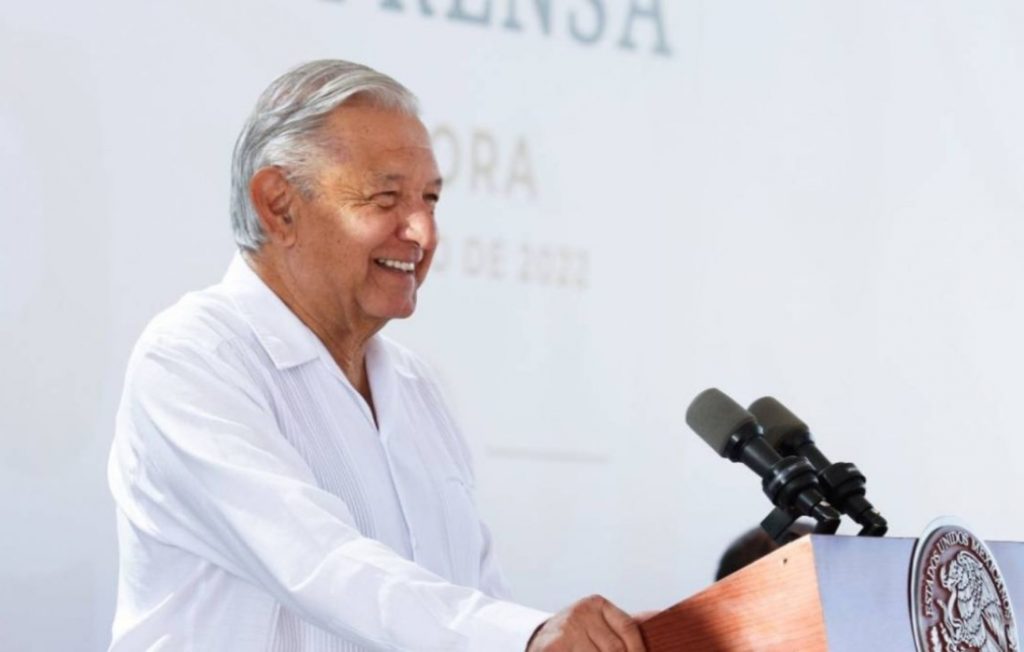 “Vamos a seguir buscándolos”: AMLO a familiares de desaparecidos en Sonora